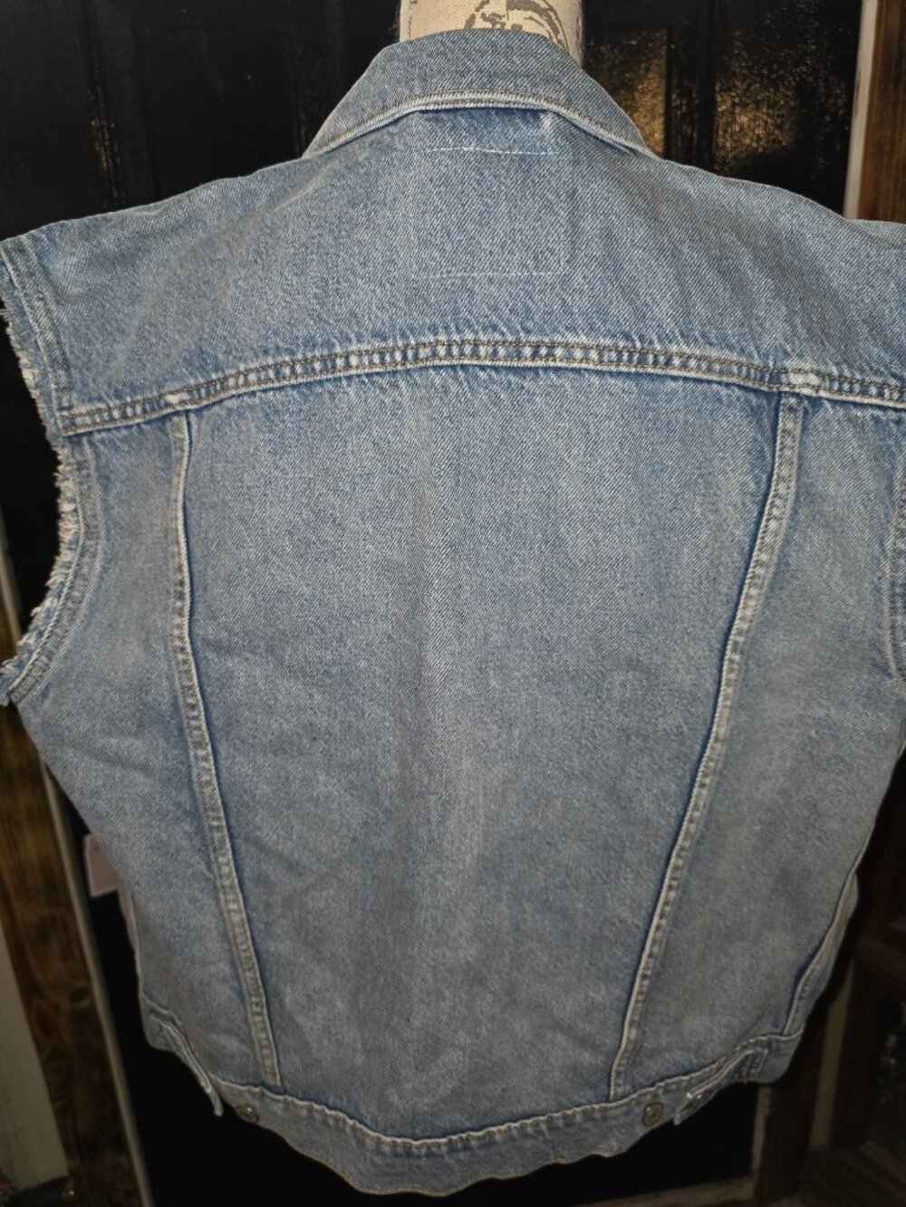 Levis Womens Light Wash Denim Vest Sleeveless Frayed Edges Size M